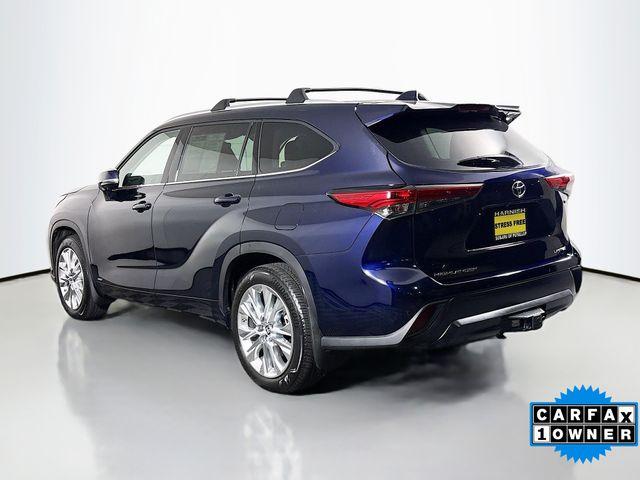 2023 Toyota Highlander Vehicle Photo in Puyallup, WA 98371