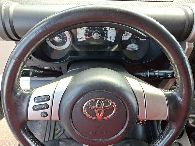 2010 Toyota FJ Cruiser Vehicle Photo in DANBURY, CT 06810-5034