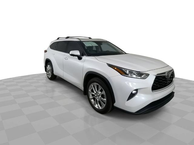 2024 Toyota Highlander Vehicle Photo in GILBERT, AZ 85297-0402