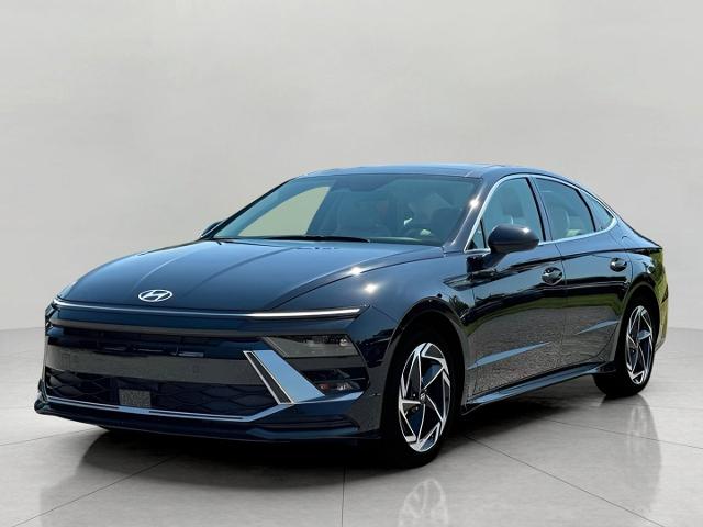 2025 Hyundai SONATA Vehicle Photo in Neenah, WI 54956