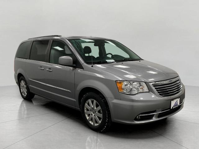 2014 Chrysler Town & Country Vehicle Photo in Neenah, WI 54956