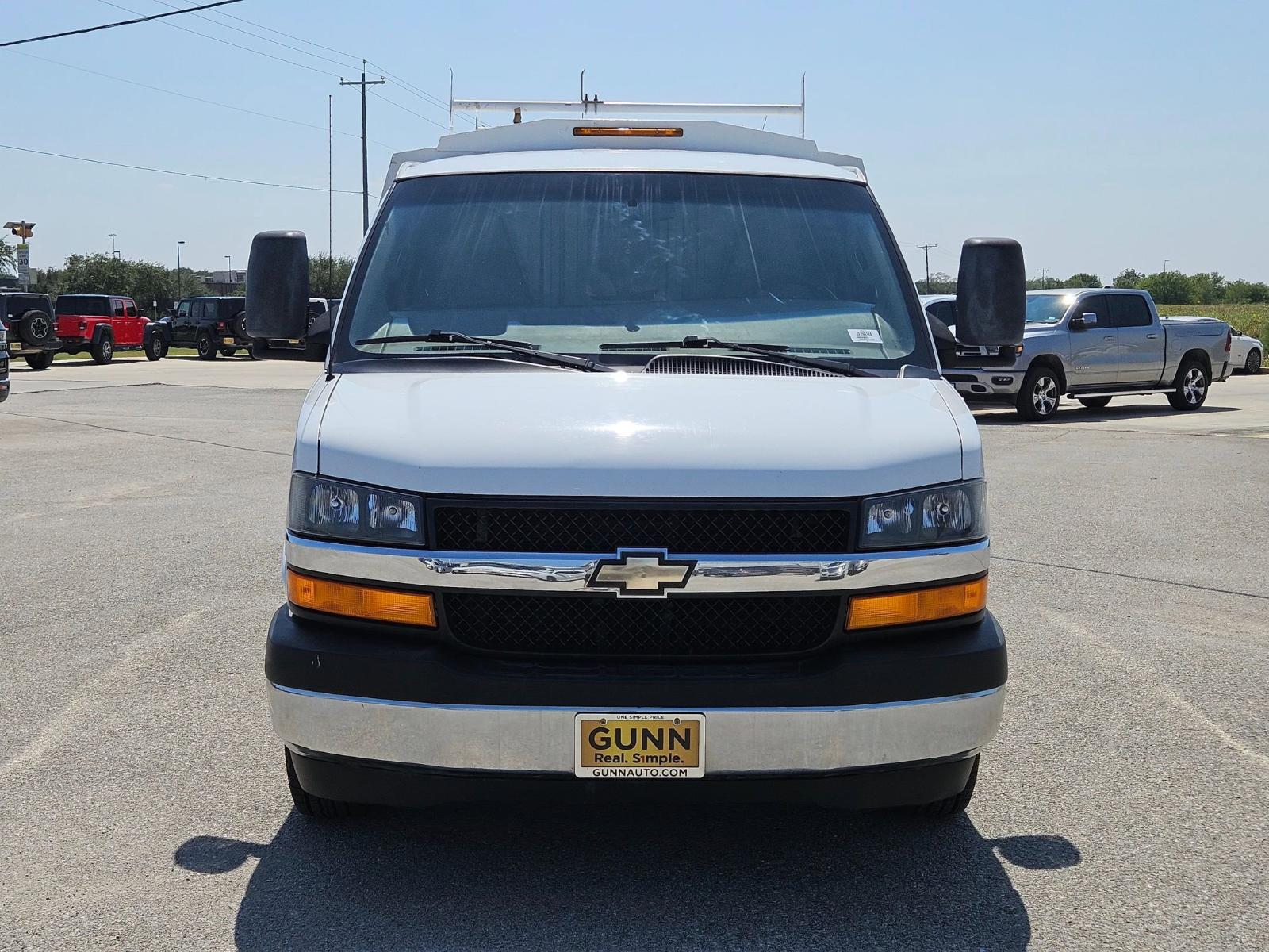 2017 Chevrolet Express Commercial Cutaway Vehicle Photo in Seguin, TX 78155