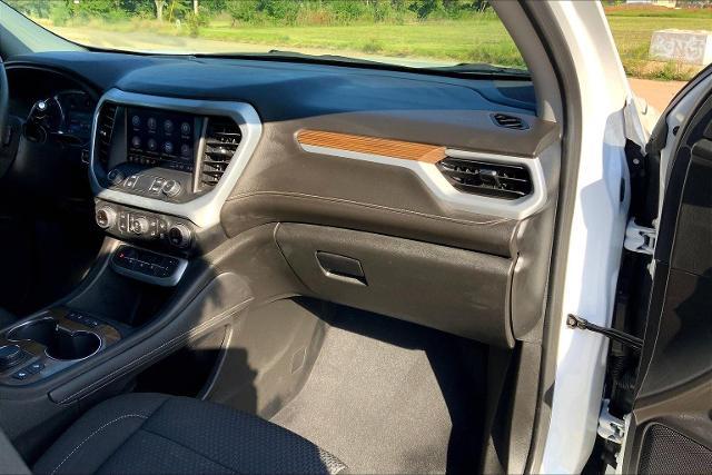 2023 GMC Acadia Vehicle Photo in TOPEKA, KS 66609-0000