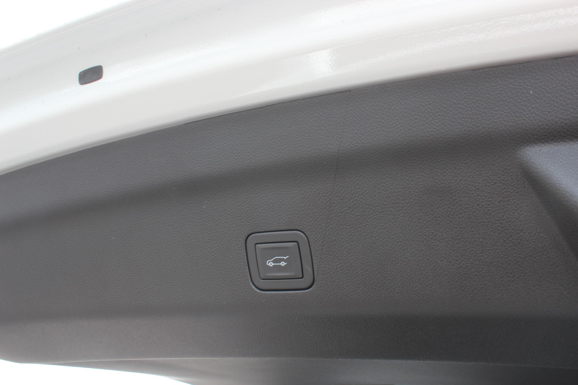 2025 GMC Yukon Vehicle Photo in AURORA, CO 80012-4011