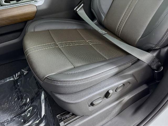 2025 Chevrolet Silverado 2500 HD Vehicle Photo in PUYALLUP, WA 98371-4149