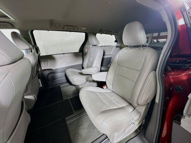 2019 Toyota Sienna Vehicle Photo in Flemington, NJ 08822
