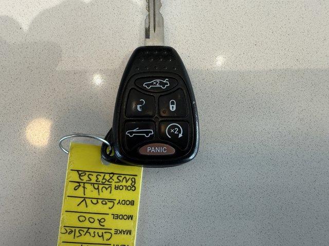 2011 Chrysler 200 Vehicle Photo in LEOMINSTER, MA 01453-2952