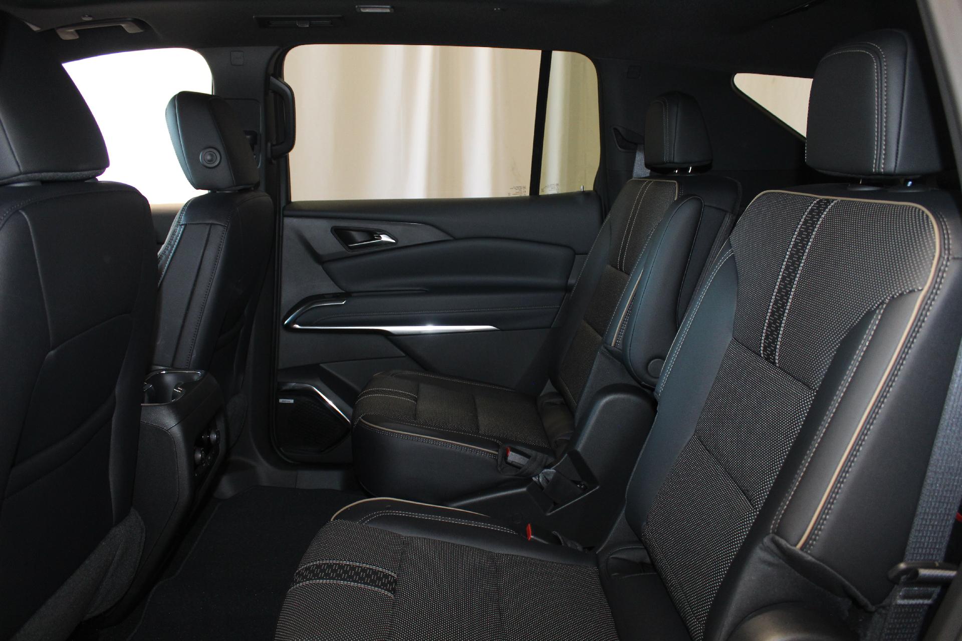 2026 Chevrolet Traverse Vehicle Photo in NORTHAMPTON, MA 01060-1120