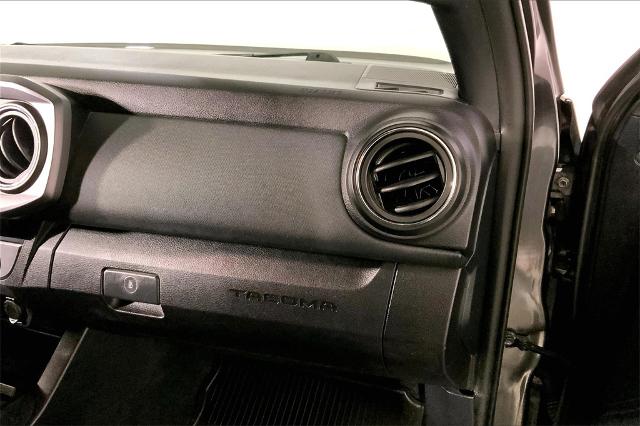 2018 Toyota Tacoma Vehicle Photo in Lees Summit, MO 64086
