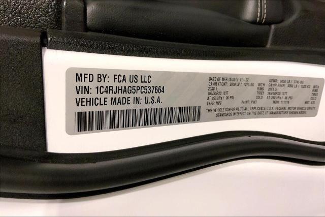 2023 Jeep Grand Cherokee Vehicle Photo in Kansas City, MO 64114