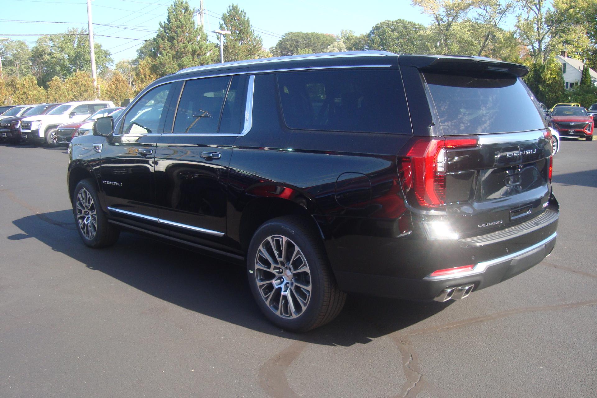 2025 GMC Yukon XL Vehicle Photo in PORTSMOUTH, NH 03801-4196