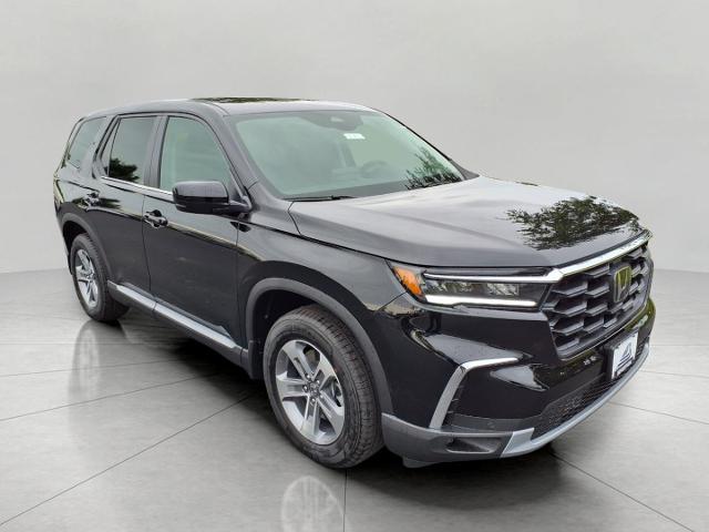 2025 Honda Pilot Vehicle Photo in Neenah, WI 54956