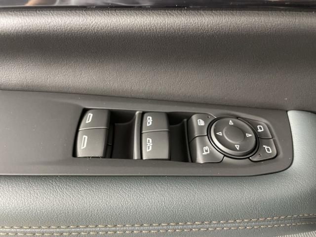 2025 GMC Yukon XL Vehicle Photo in GILBERT, AZ 85297-0402