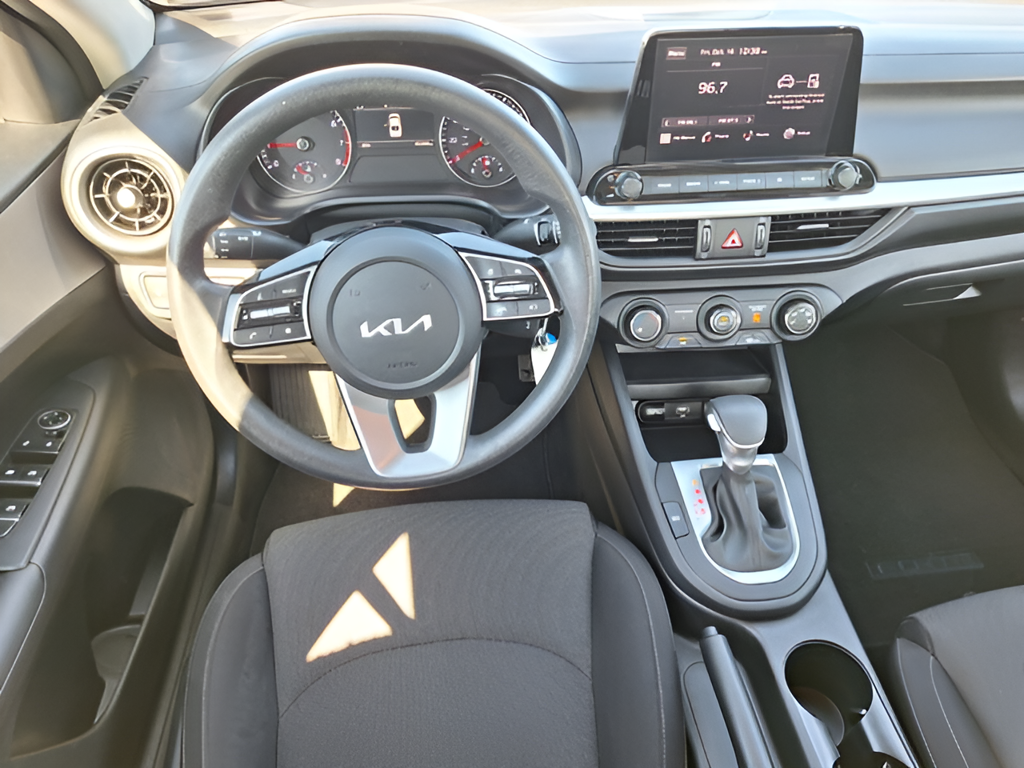 2024 Kia Forte photo 9 of 32