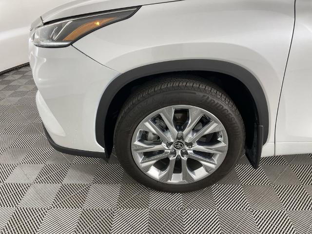 2024 Toyota Highlander Vehicle Photo in GILBERT, AZ 85297-0402