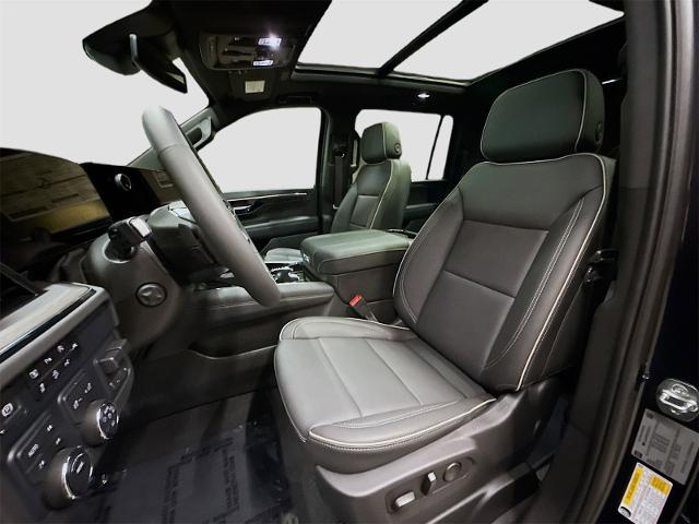 2025 Chevrolet Suburban Vehicle Photo in EVERETT, WA 98203-5662