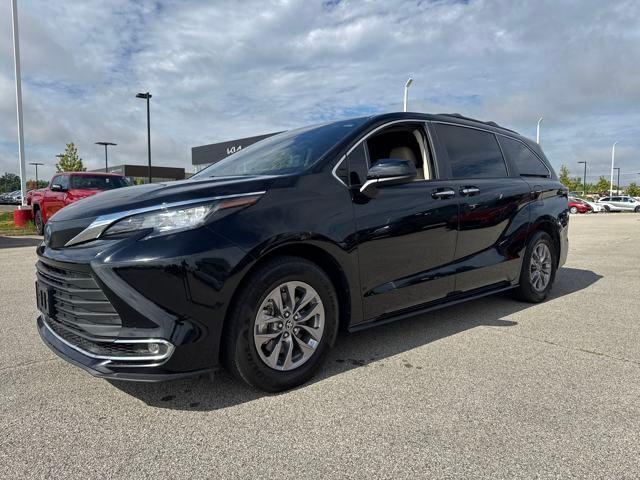 2023 Toyota Sienna Vehicle Photo in Jonesboro, AR 72404