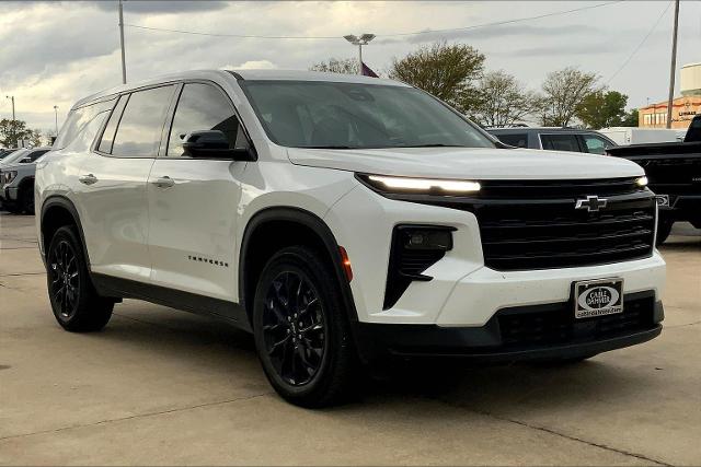 2024 Chevrolet Traverse Vehicle Photo in TOPEKA, KS 66609-0000