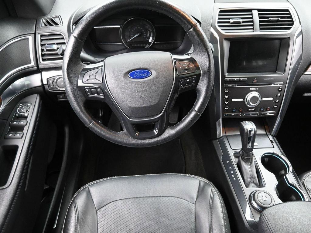 2017 Ford Explorer Vehicle Photo in Cedar Rapids, IA 52402