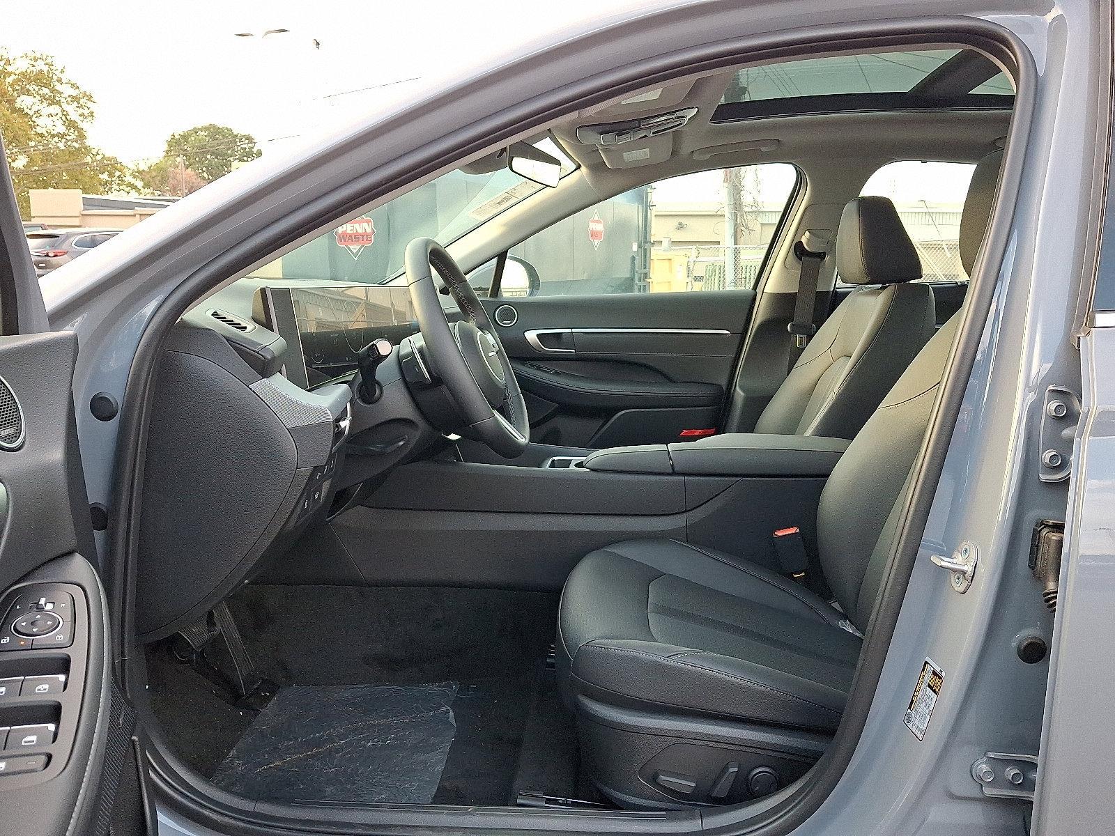 2025 Hyundai SONATA Hybrid Vehicle Photo in Harrisburg, PA 17111