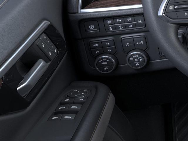 2025 Chevrolet Suburban Vehicle Photo in TOPEKA, KS 66609-0000