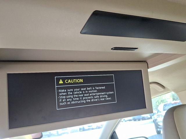 2013 Toyota Sienna Vehicle Photo in DANBURY, CT 06810-5034