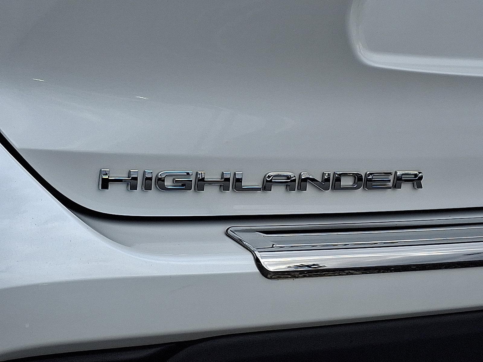 2022 Toyota Highlander Vehicle Photo in BETHLEHEM, PA 18017-9401