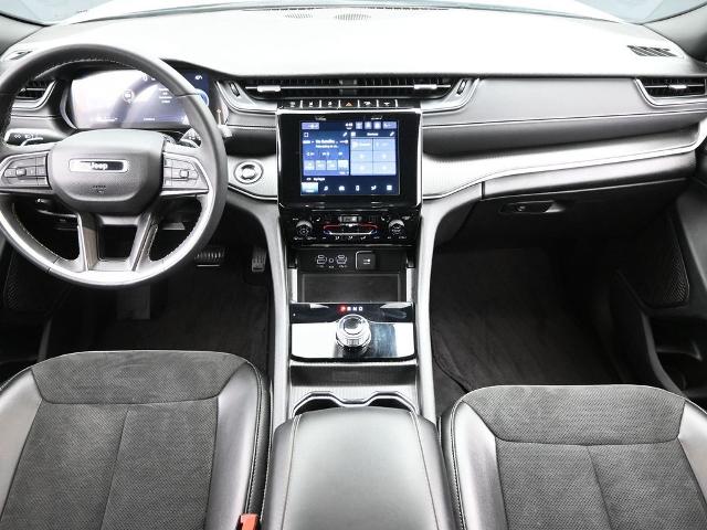 2024 Jeep Grand Cherokee L Vehicle Photo in Cedar Rapids, IA 52402