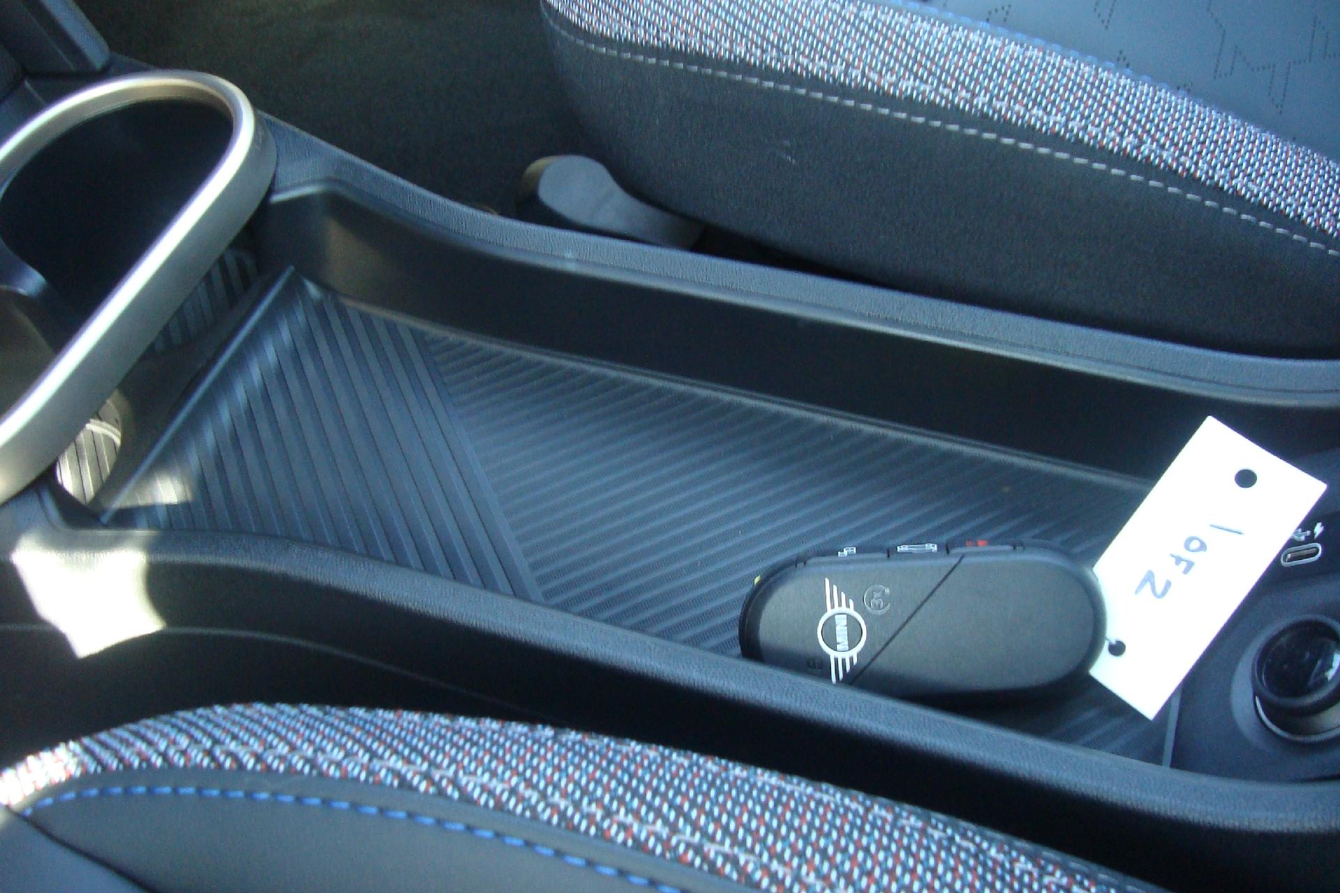 2025 MINI Cooper S Hardtop 2 Door Vehicle Photo in PORTSMOUTH, NH 03801-4196