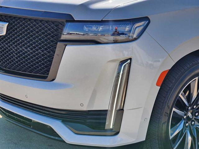 2022 Cadillac Escalade ESV Vehicle Photo in DENTON, TX 76210-9321