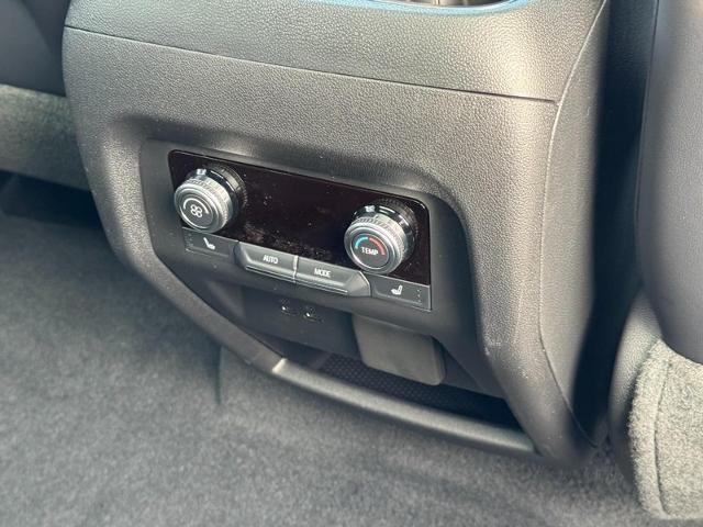 2026 GMC Acadia Vehicle Photo in COLUMBIA, MO 65203-3903