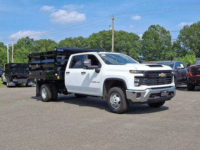 2025 Chevrolet Silverado 3500 HD Chassis Cab Vehicle Photo in DANBURY, CT 06810-5034