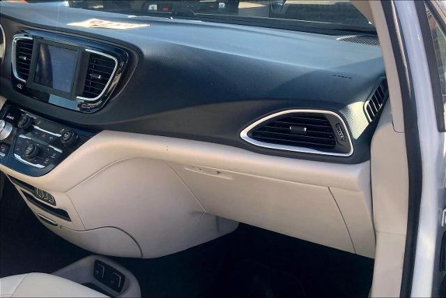 2021 Chrysler Voyager Vehicle Photo in KANSAS CITY, MO 64114-4502