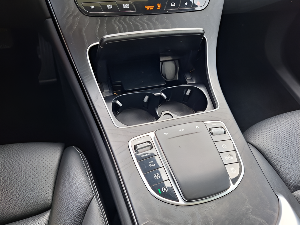 2022 Mercedes-Benz GLC photo 13 of 30