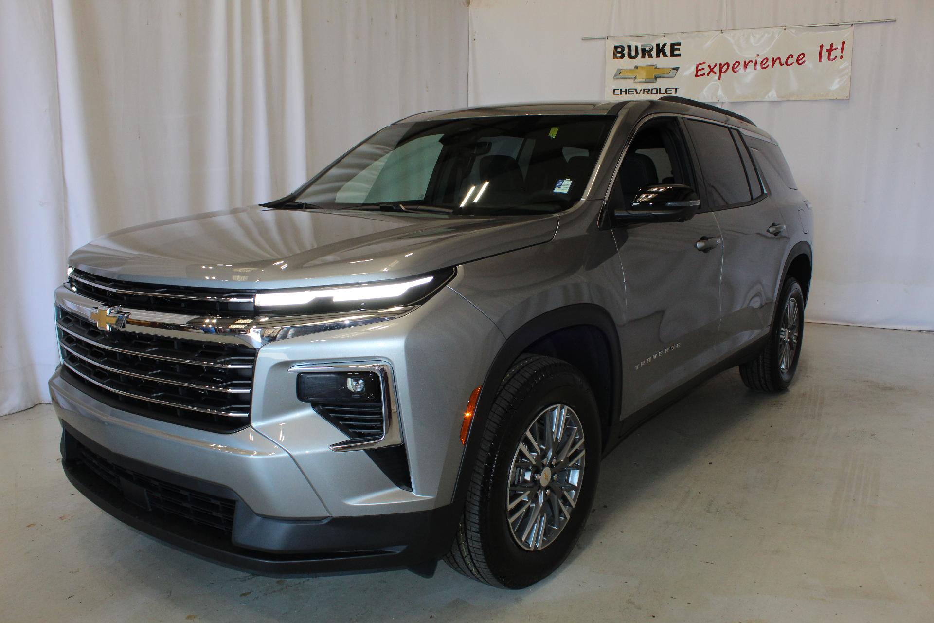 2026 Chevrolet Traverse Vehicle Photo in NORTHAMPTON, MA 01060-1120