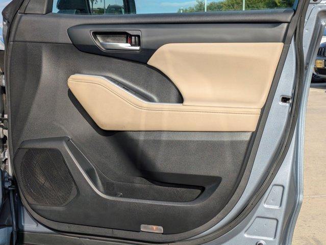 2023 Toyota Highlander Vehicle Photo in San Antonio, TX 78209