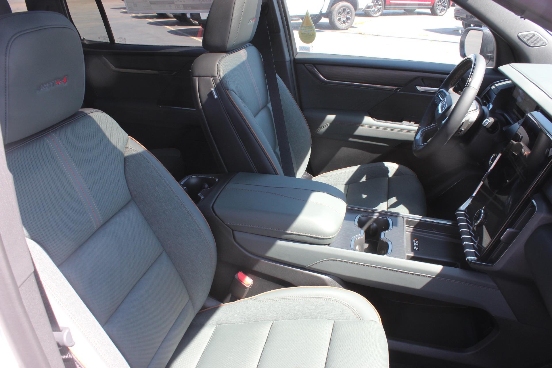 2025 GMC Acadia Vehicle Photo in AURORA, CO 80012-4011