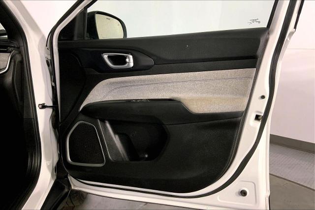 2023 Jeep Compass Vehicle Photo in KANSAS CITY, MO 64114-4502