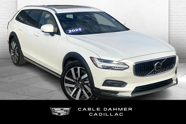 2025 Volvo V90 Cross Country Vehicle Photo in KANSAS CITY, MO 64114-4545