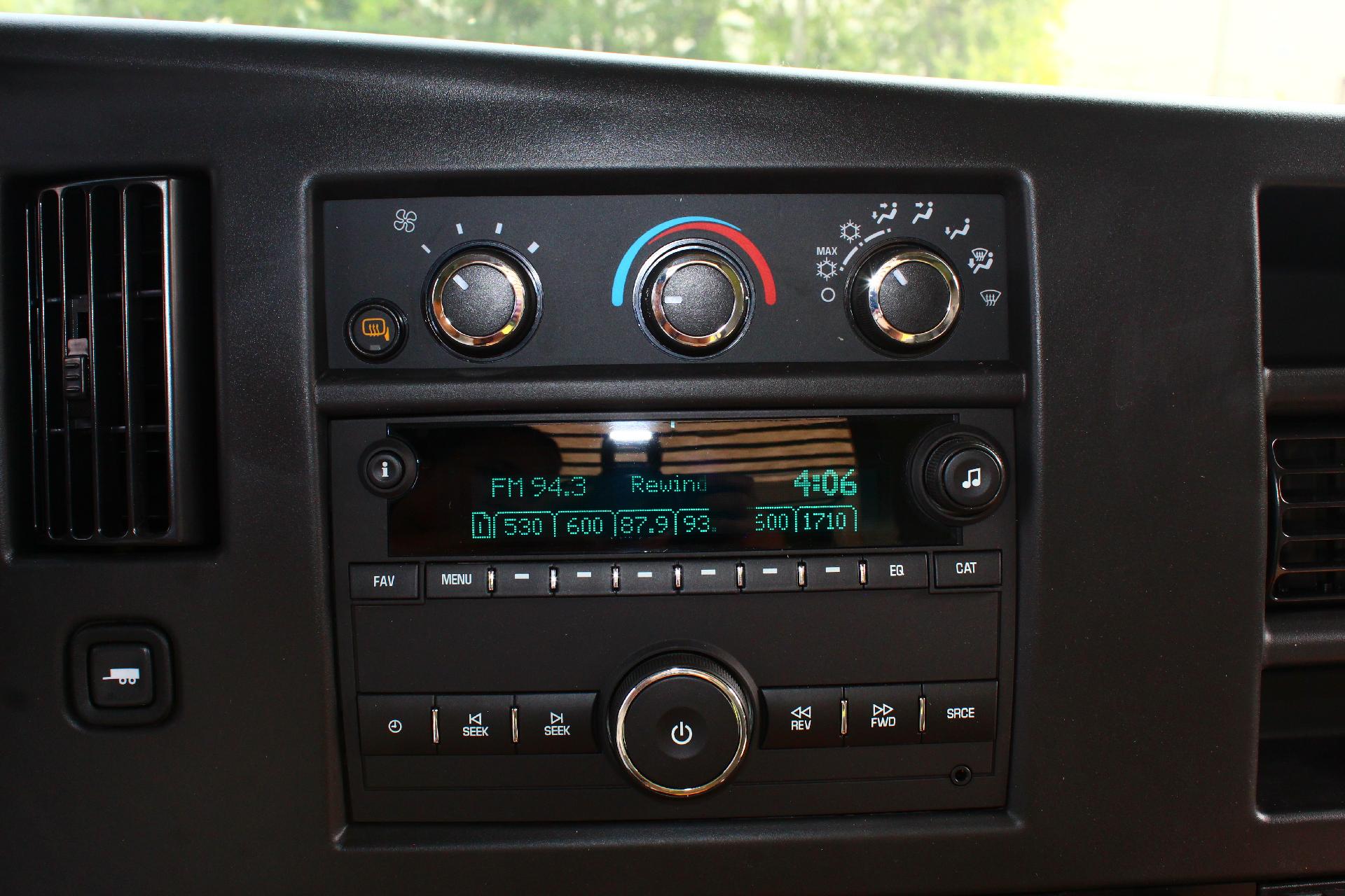 2025 Chevrolet Express Cutaway 3500 Vehicle Photo in NORTHAMPTON, MA 01060-1120