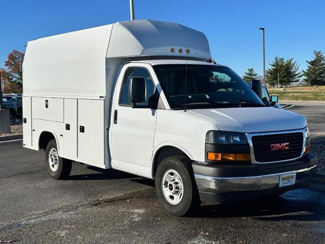 2024 GMC Savana Cutaway 3500 Vehicle Photo in COLUMBIA, MO 65203-3903