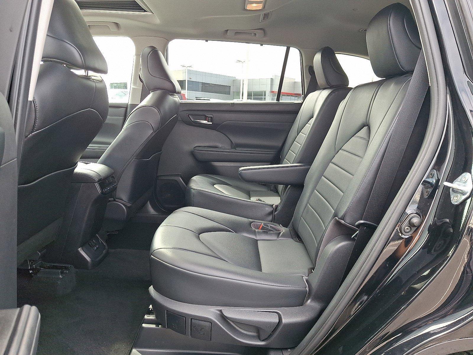 2022 Toyota Highlander Vehicle Photo in Harrisburg, PA 17111