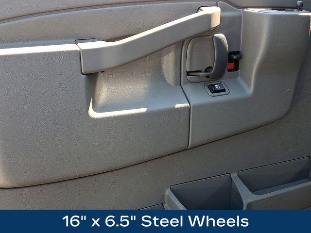 2024 Chevrolet Express Cargo 2500 Vehicle Photo in DANBURY, CT 06810-5034