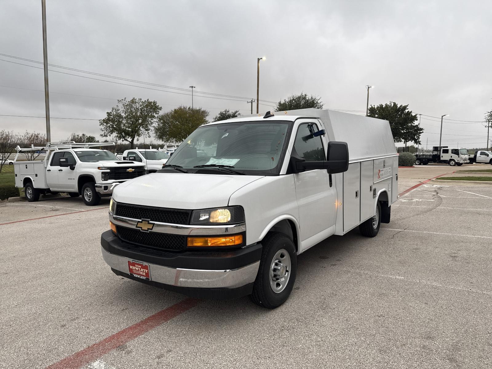 2025 Chevrolet Express Cutaway 3500 Vehicle Photo in GEORGETOWN, TX 78626-7508