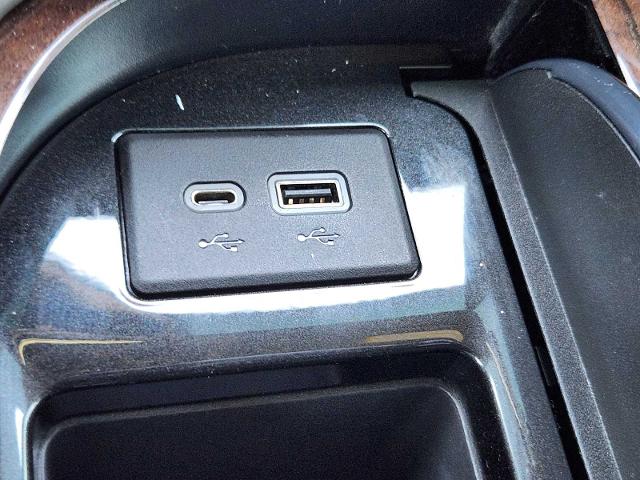 2022 Cadillac Escalade ESV Vehicle Photo in DENTON, TX 76210-9321