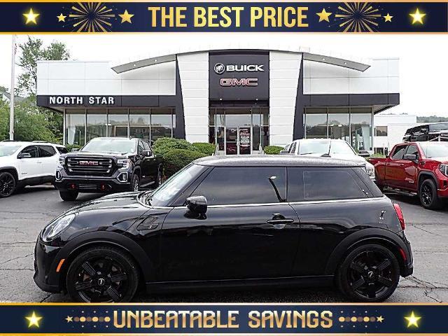 2024 MINI Cooper S Hardtop 2 Door Vehicle Photo in ZELIENOPLE, PA 16063-2910