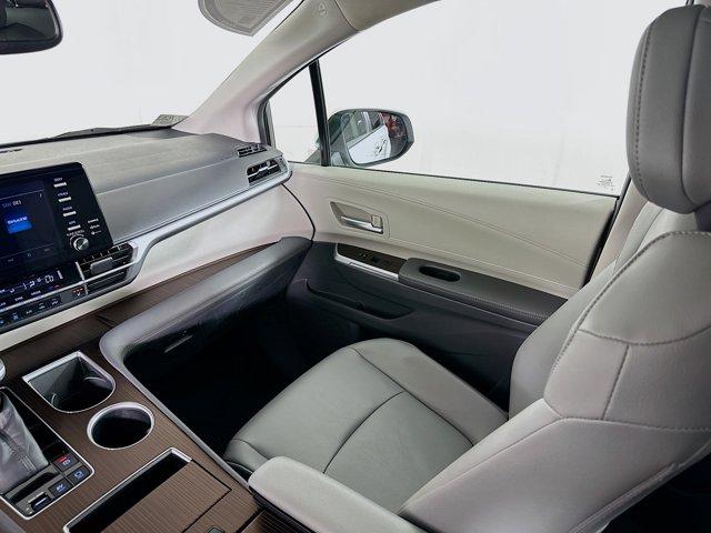 2022 Toyota Sienna Vehicle Photo in Flemington, NJ 08822