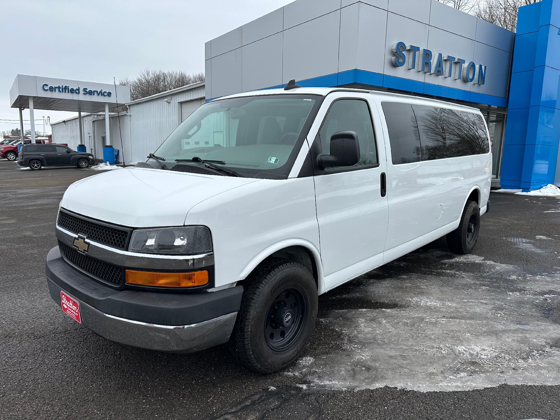 2016 Chevrolet Express Passenger 3500 Vehicle Photo in BELOIT, OH 44609-9734