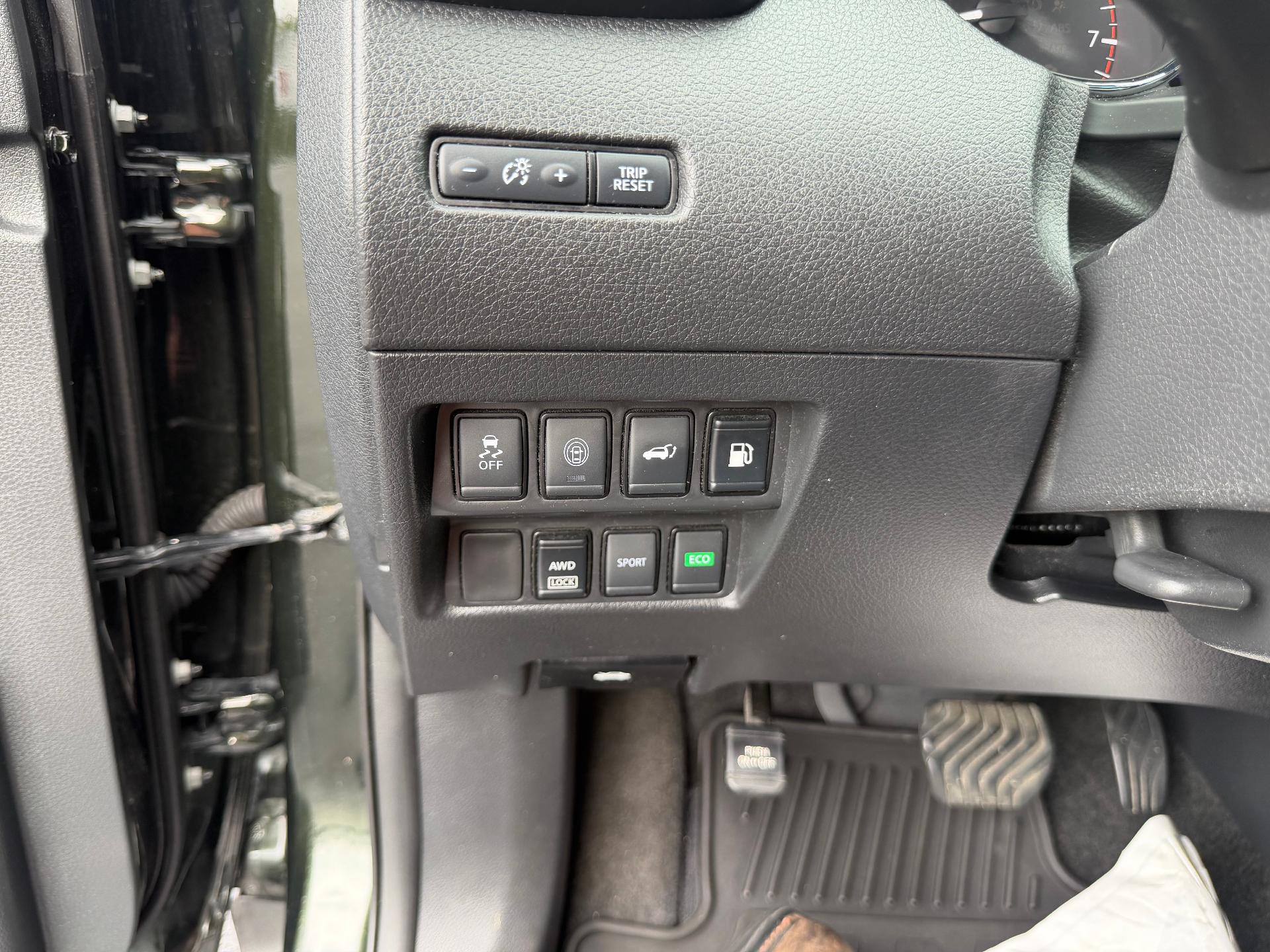 2019 Nissan Rogue photo 29 of 36