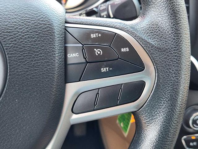 2019 Jeep Cherokee Vehicle Photo in DENTON, TX 76210-9321